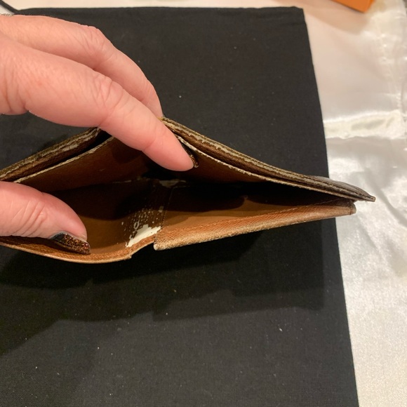 Louis Vuitton bifold monogram wallet - Picture 11 of 15